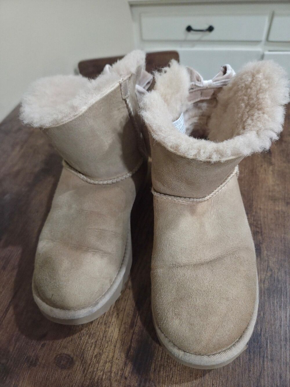 UGG Australia Bailey Bow II Boots – Women’s Size 8 – Lightly Used